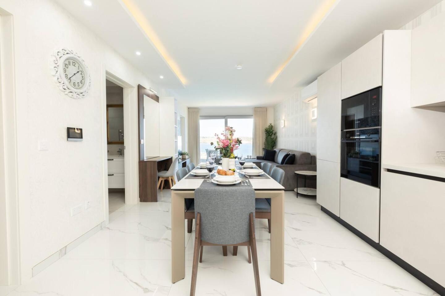 Ivory Seafront With Views!- Fl 13 By Homely Appartement