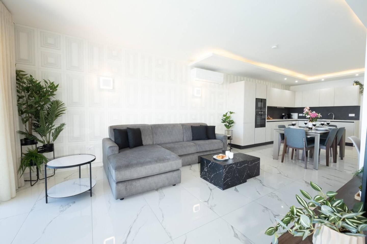 Ivory Seafront With Views!- Fl 13 By Homely Appartement *